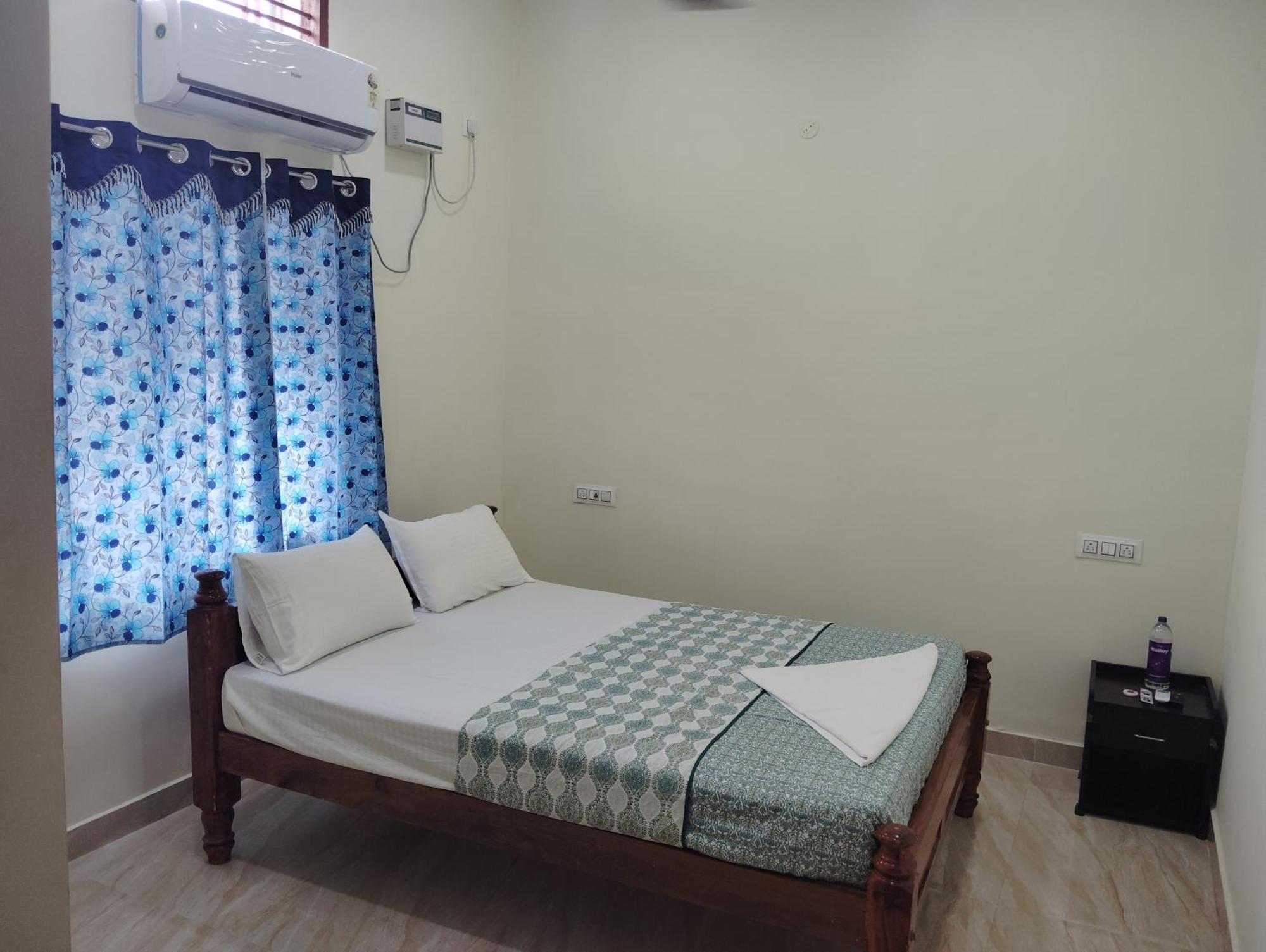 Varadhar Guest House Kanchipuram Exterior foto